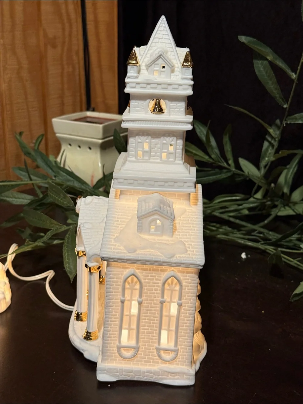 1997 Galleria Grandeur Noel White Lighted Church Set 8 Pc Bisque